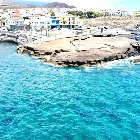 Apartamento Con Wifi, En Primea Linea Y Vistas A La Oceano, La Jaca Apartment *